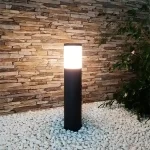 Poste de luz LED negro Ecolite para exteriores, diseño moderno y resistente a la intemperie