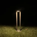 Poste solar LED 10W para iluminación exterior eficiente y sostenible en jardines y caminos